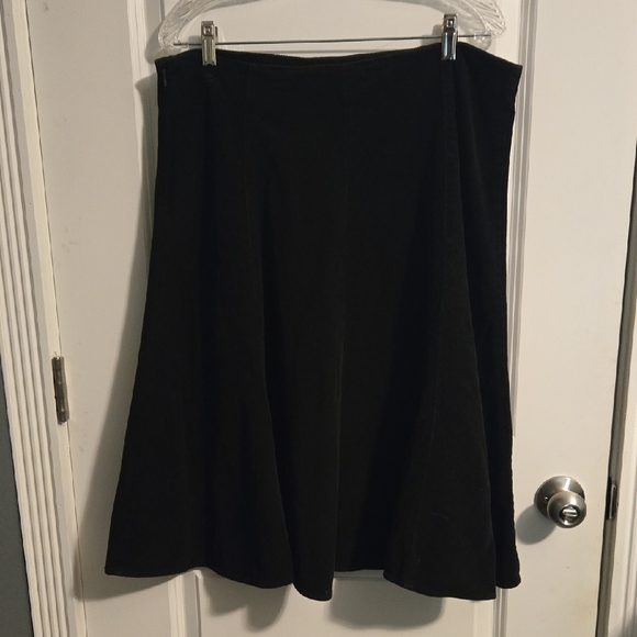 Jones New York Dresses & Skirts - Jones New York Black Midi A-Line Skirt